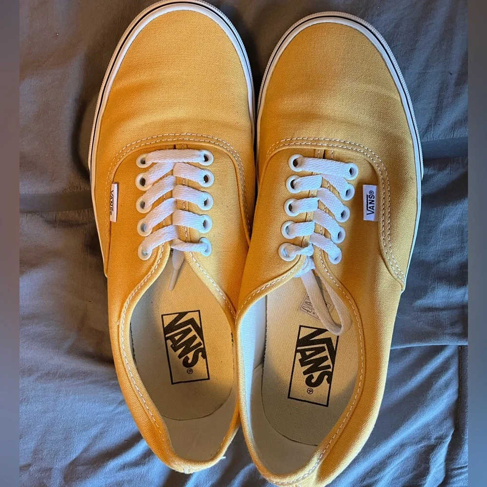 Vans - Picture 2 of 4